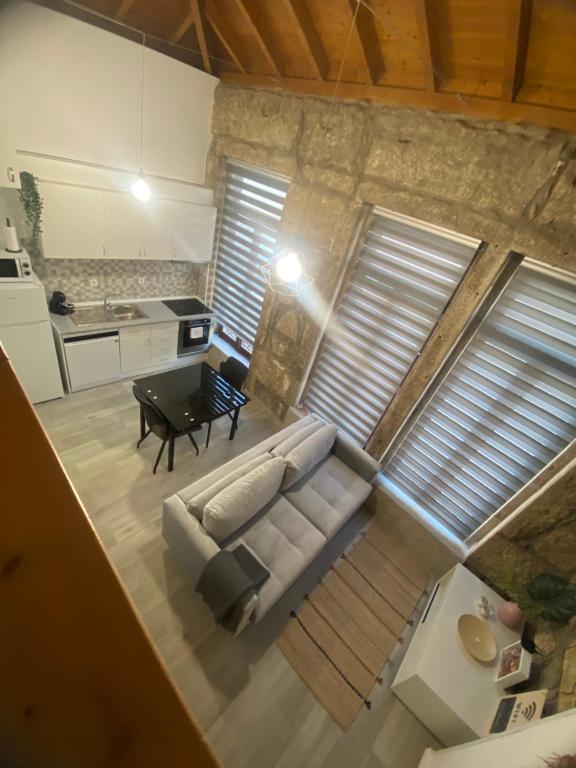Spacious Porto Duplex with 4 Bedrooms and 4 Bathrooms for 8 Guests