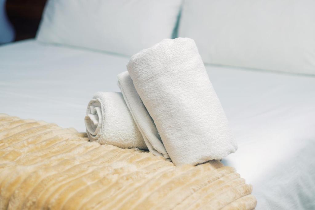 Postel nebo postele na pokoji v ubytování Niza Homes