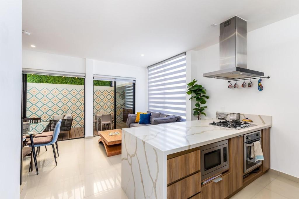a kitchen and living room with a counter top at Ebano Residential in Las Juntas