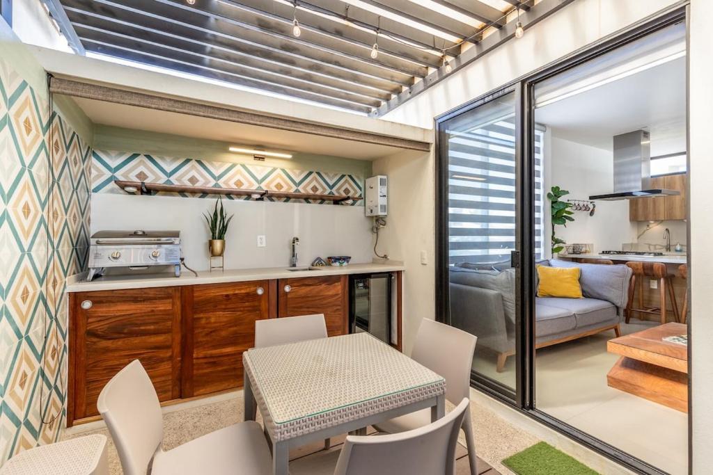 a kitchen and dining room with a table and chairs at Ebano Residential in Las Juntas