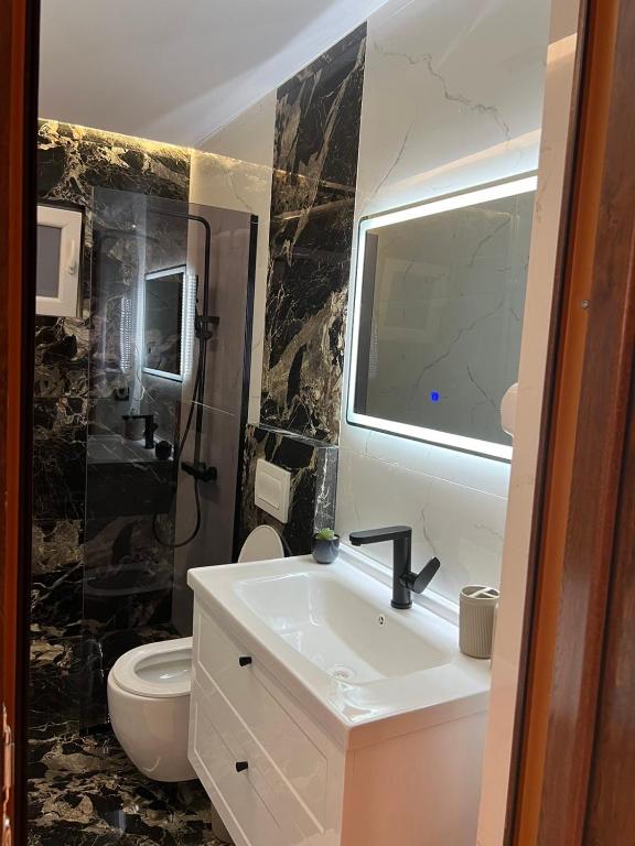 Koupelna v ubytování Hotel Europa Prishtina