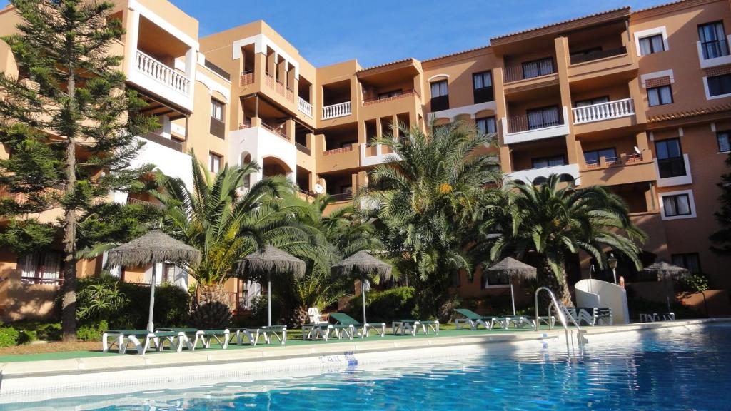 Bazén v ubytovaní Apartamentos Estrella De Mar alebo v jeho blízkosti