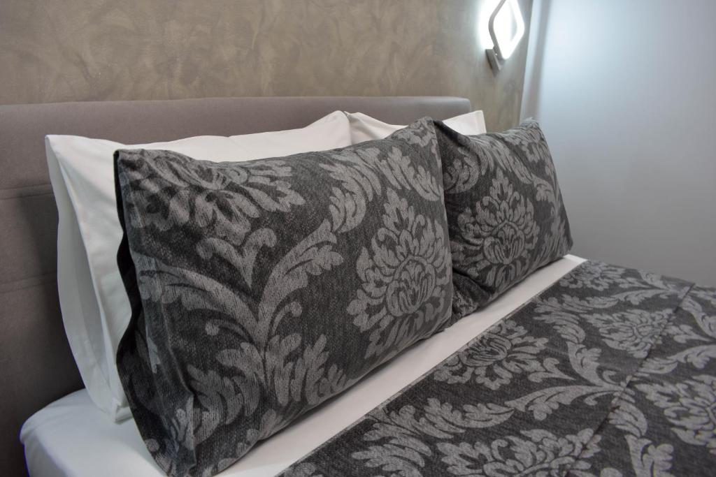 Una cama o camas en una habitación de Moet Apartment free private parking