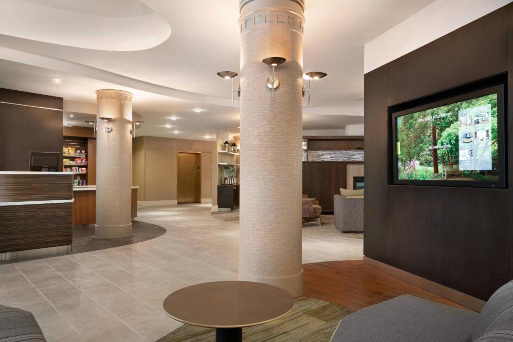 TV a/nebo společenská místnost v ubytování Courtyard by Marriott Middletown Goshen