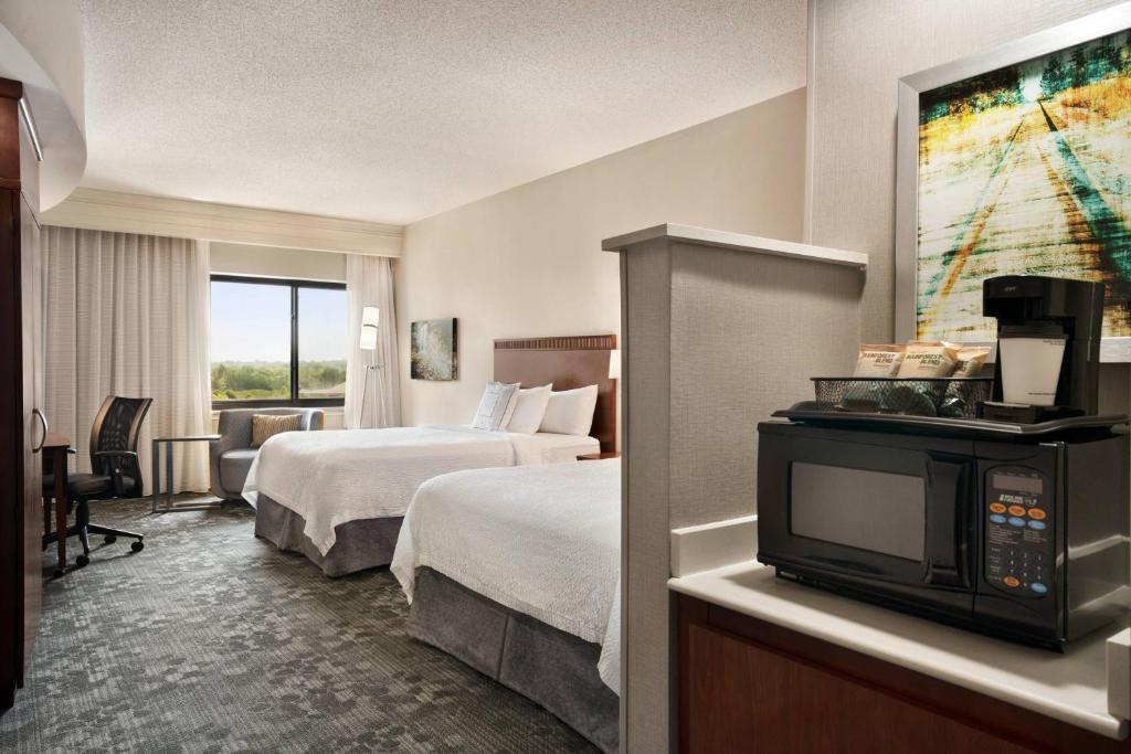 Postel nebo postele na pokoji v ubytování Courtyard by Marriott Middletown Goshen