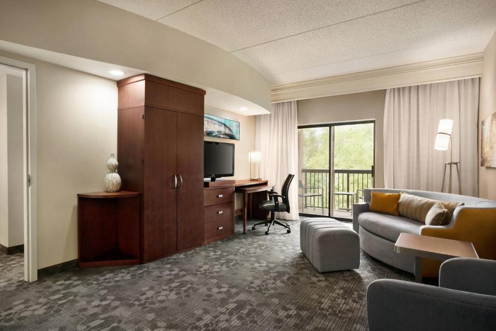 Posezení v ubytování Courtyard by Marriott Middletown Goshen