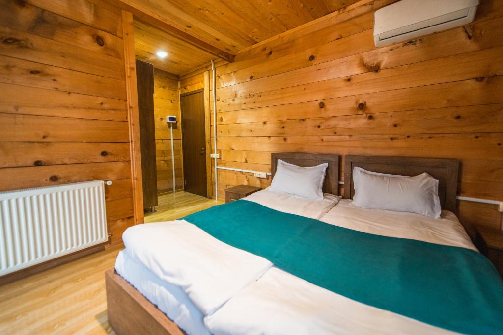Postel nebo postele na pokoji v ubytování Hotel Khulo lnn