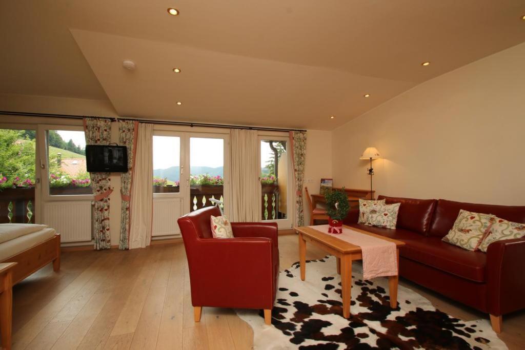 Posezení v ubytování Todnauerberg Hotel im Schwarzwald