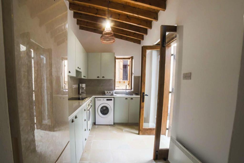 Kuchyň nebo kuchyňský kout v ubytování Eftychia's House