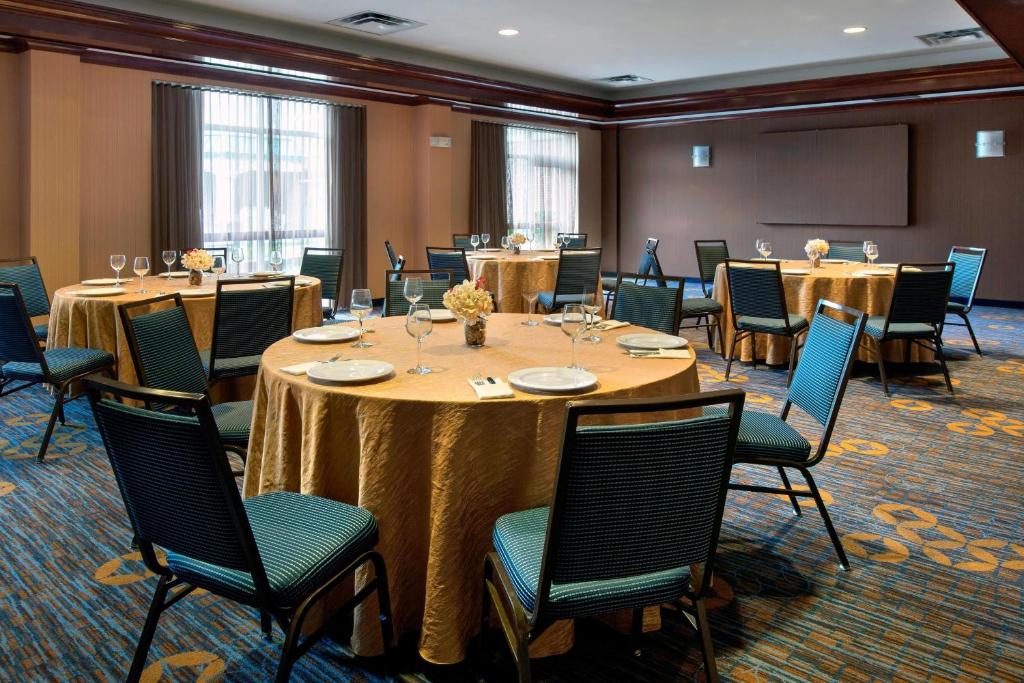 Restaurace v ubytování Courtyard by Marriott Basking Ridge