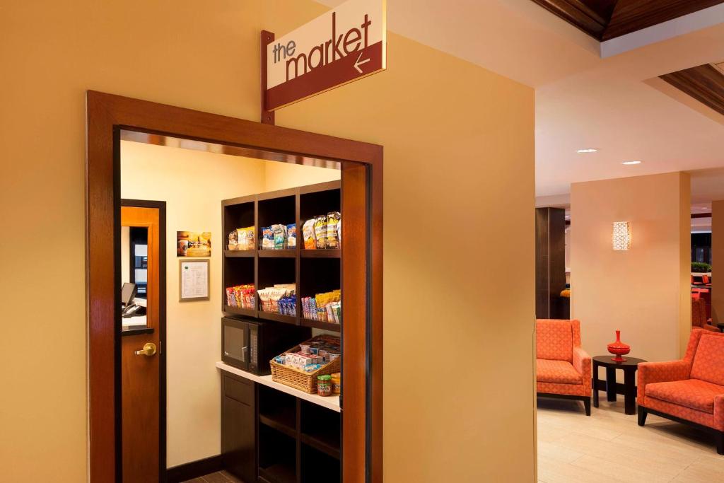 Courtyard by Marriott Toronto Airport - Resim 24