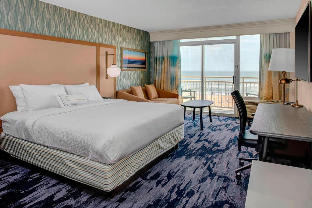 Fairfield Inn & Suites by Marriott Virginia Beach Oceanfront - King Room Met Bankbed