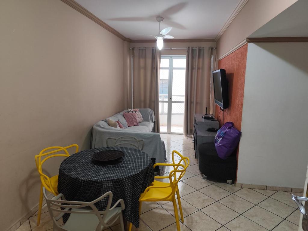 Ένα ή περισσότερα κρεβάτια σε δωμάτιο στο Apartamento pé na areia Praia do Morro