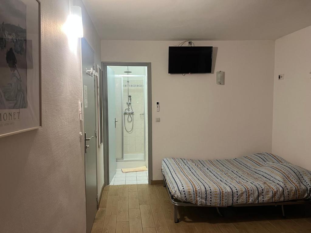 Postel nebo postele na pokoji v ubytování Le Terminus Laroche Migennes Gare