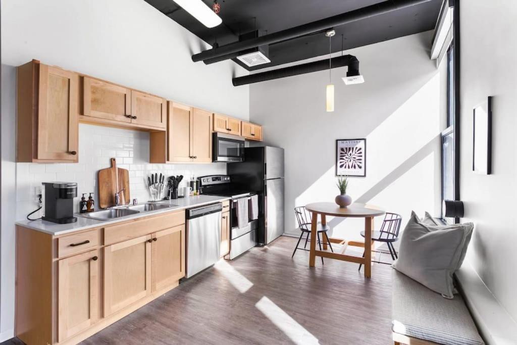 Designer Loft Downtown with WiFi 210, Spokane (updated prices 2026)