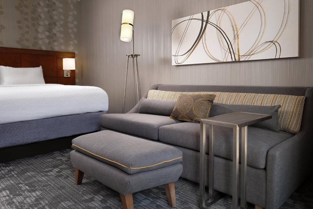 Posezení v ubytování Courtyard by Marriott Phoenix Mesa