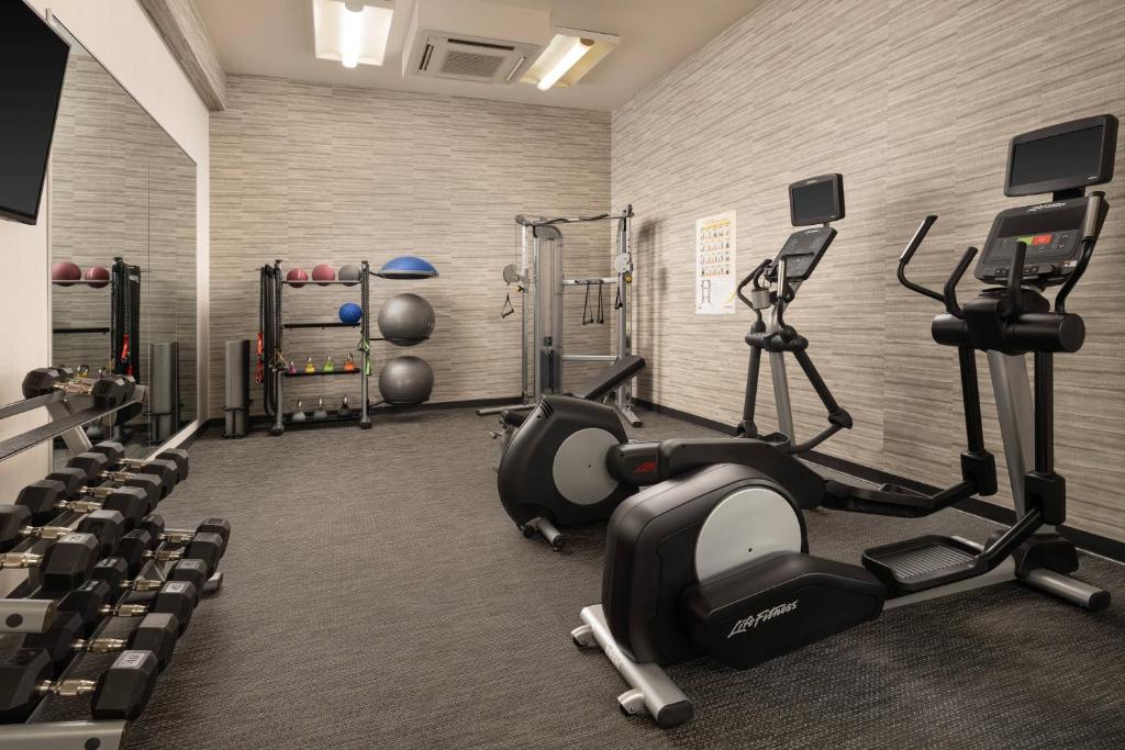 Fitness centrum a/nebo fitness zařízení v ubytování Courtyard by Marriott Phoenix Mesa