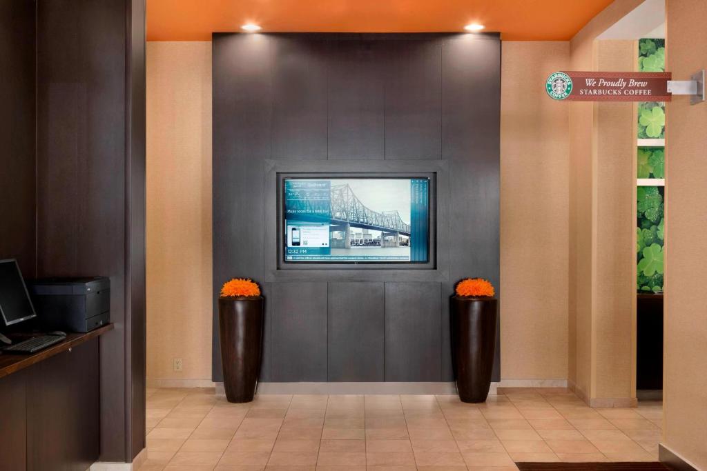 TV a/nebo společenská místnost v ubytování Courtyard by Marriott Peoria