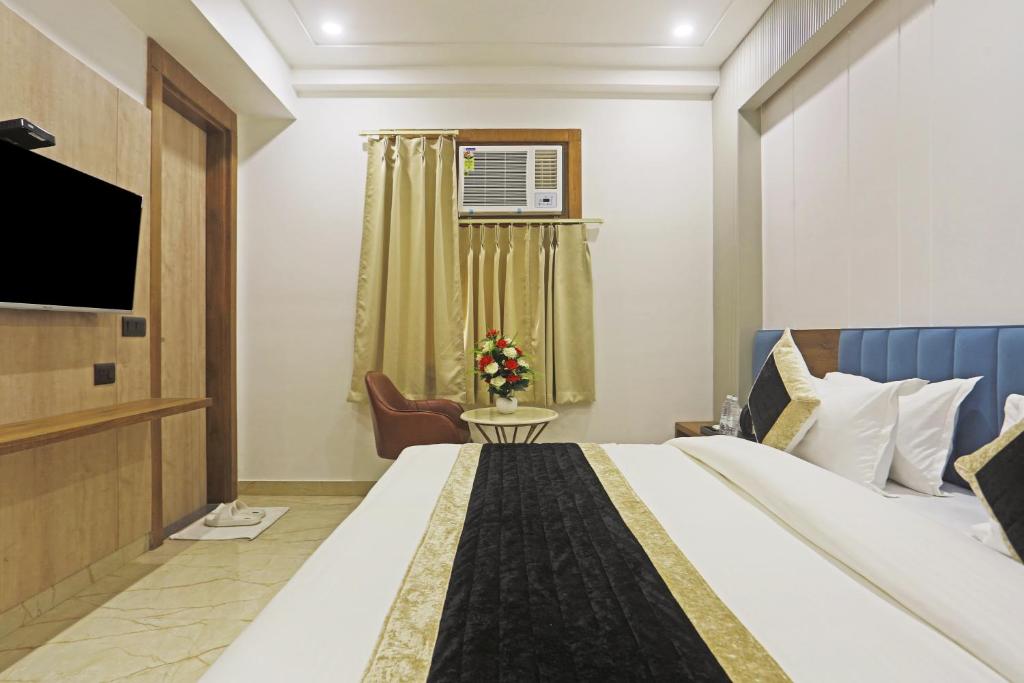 TV a/nebo společenská místnost v ubytování Hotel Mehul International -New Delhi City Center