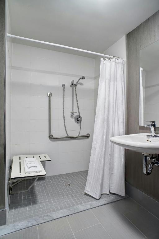 Courtyard by Marriott Toronto Downtown - Resim 3