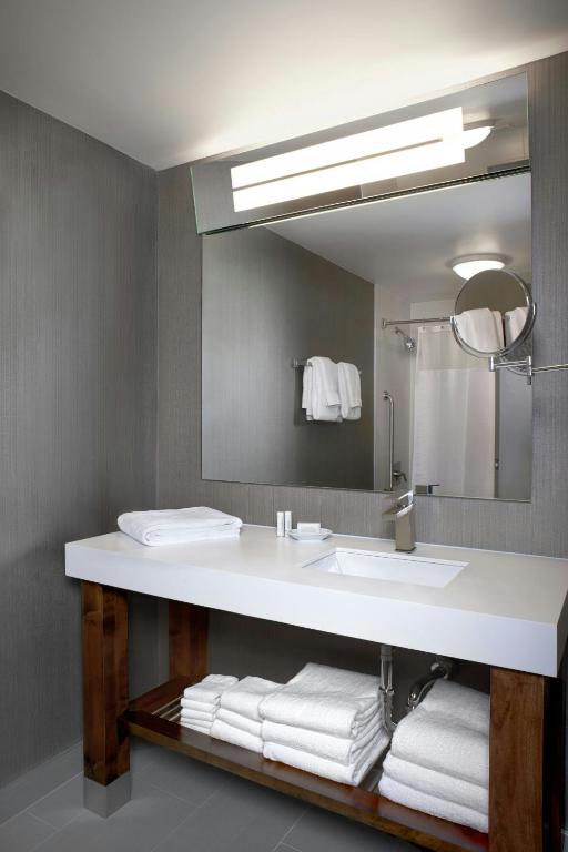 Courtyard by Marriott Toronto Downtown - Resim 41