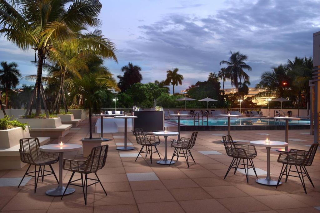 Restaurace v ubytování Courtyard Miami Coconut Grove