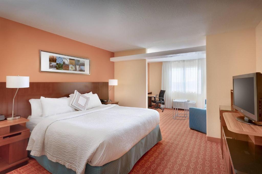 TV a/nebo společenská místnost v ubytování Fairfield Inn by Marriott Provo