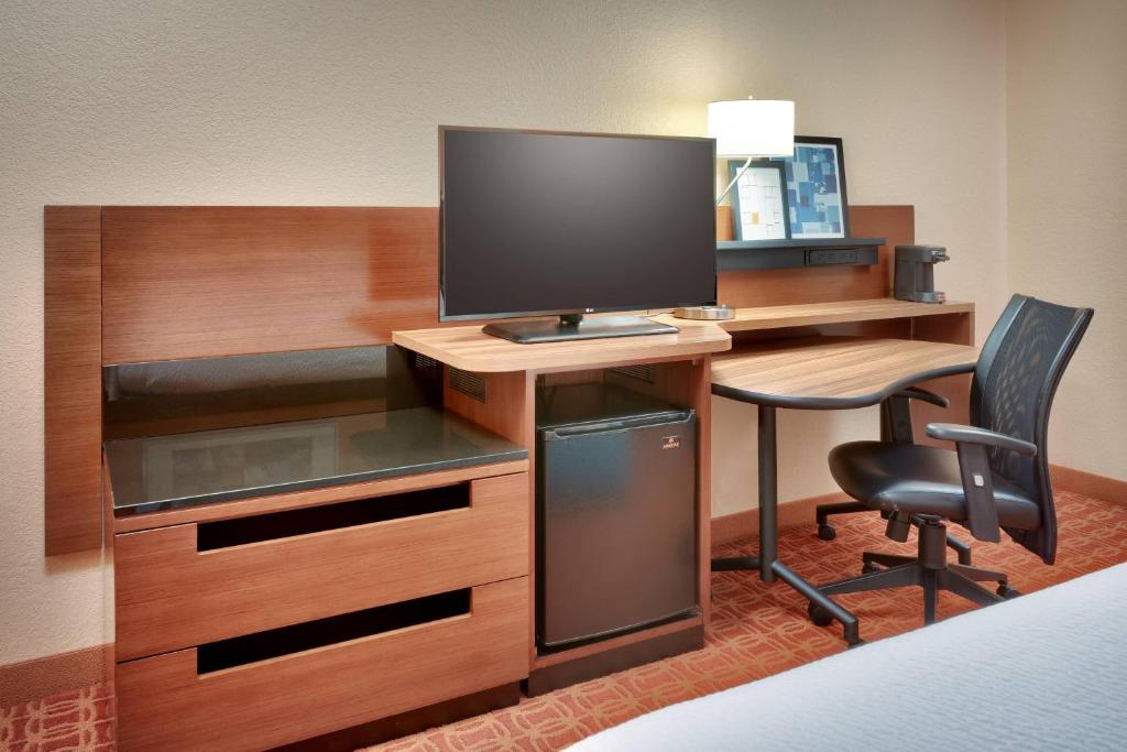 TV a/nebo společenská místnost v ubytování Fairfield Inn by Marriott Provo
