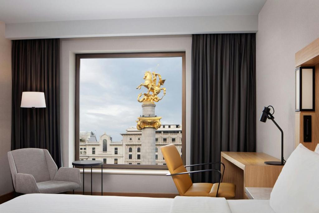 Posezení v ubytování Courtyard by Marriott Tbilisi