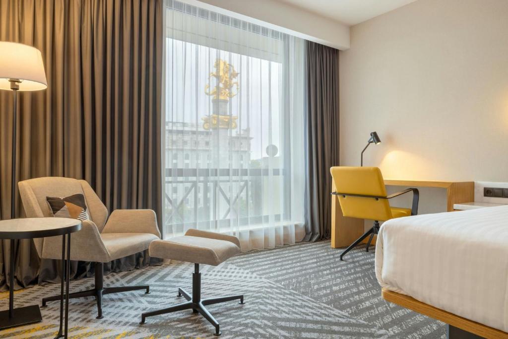 Postel nebo postele na pokoji v ubytování Courtyard by Marriott Tbilisi
