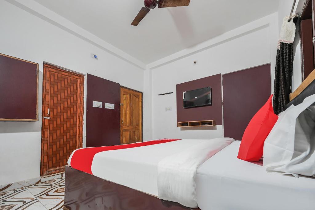 Postel nebo postele na pokoji v ubytování Hotel O ARES RESIDENCY