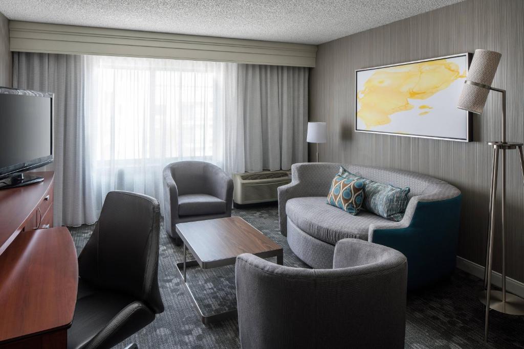 Courtyard Foothill Ranch Irvine East/Lake Forest - One-Bedroom King Suite With Sofa Bed
