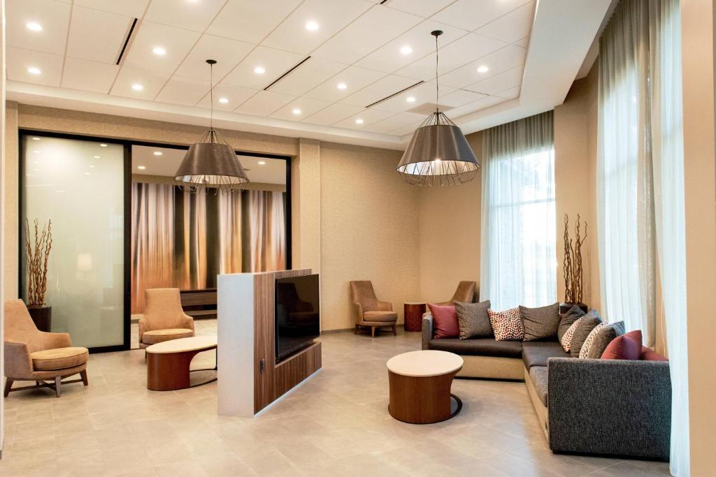 Courtyard by Marriott Mesa at Wrigleyville West photo