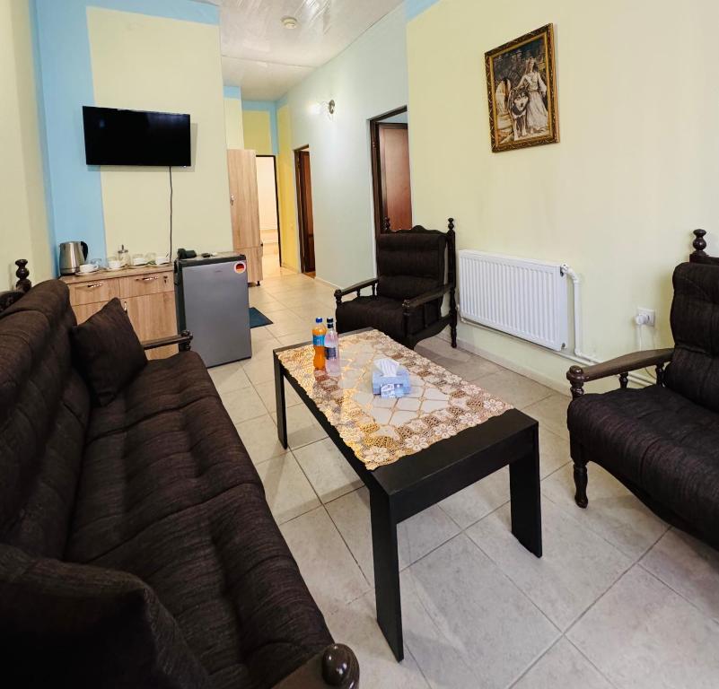 TV a/nebo společenská místnost v ubytování ALEM Hotel