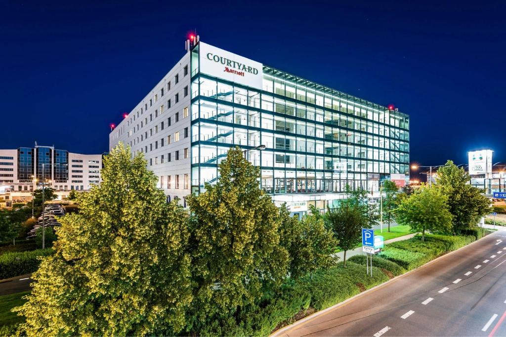 Courtyard by Marriott Prague Airport - Resim 9