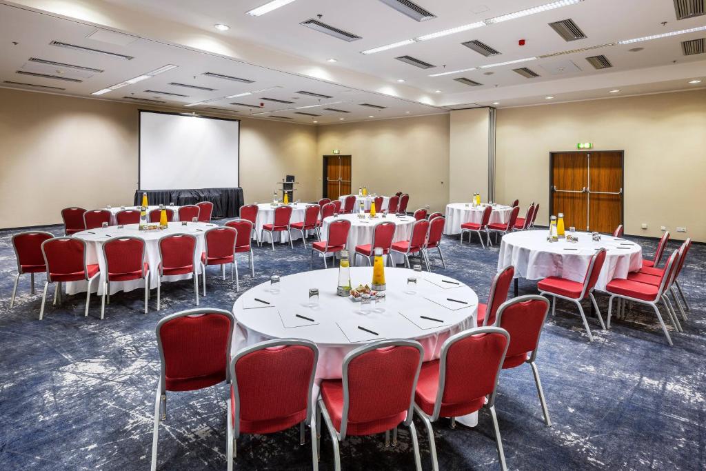 Courtyard by Marriott Prague Airport photo