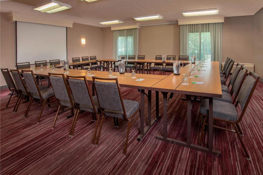 Courtyard by Marriott Rockville photo