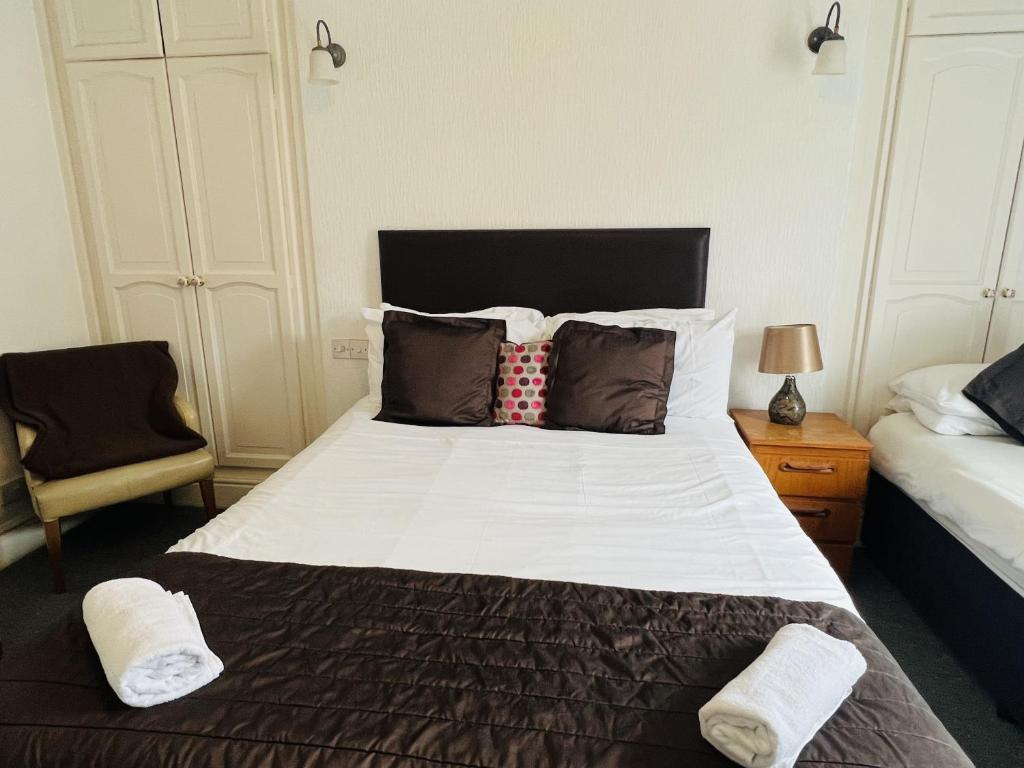 The Roadhouse Hotel - Housity