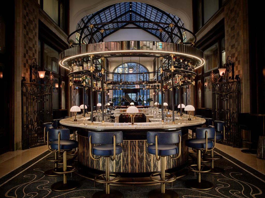 Reštaurácia alebo iné gastronomické zariadenie v ubytovaní Four Seasons Hotel Gresham Palace Budapest