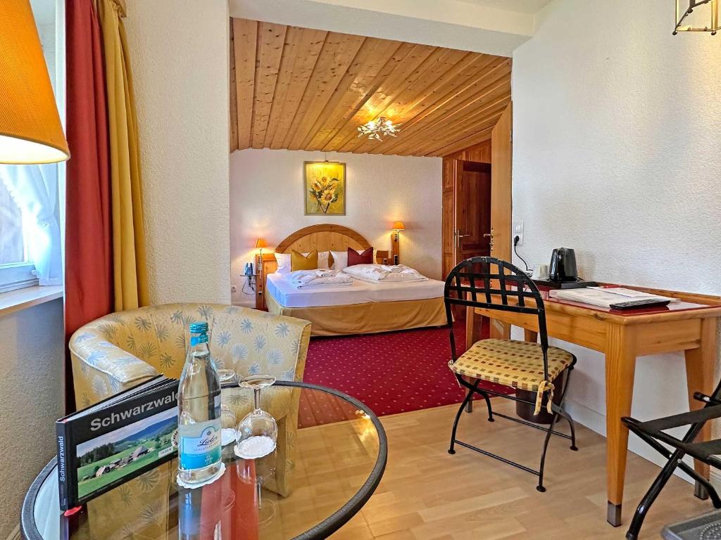 Postel nebo postele na pokoji v ubytování Hotel Hirschen