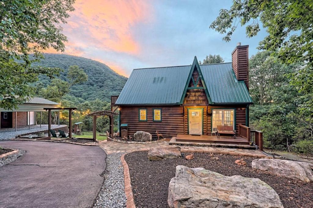 Serene Mountain Retreat Near Helen - Chalet Met Drie Slaapkamers
