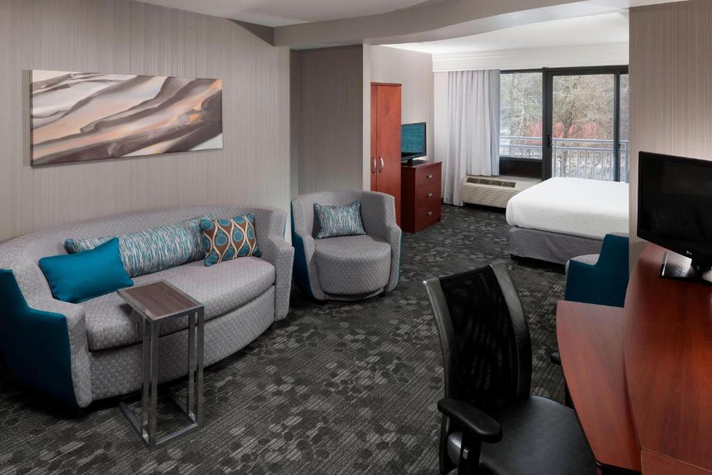 Courtyard by Marriott Suffolk Chesapeake photo