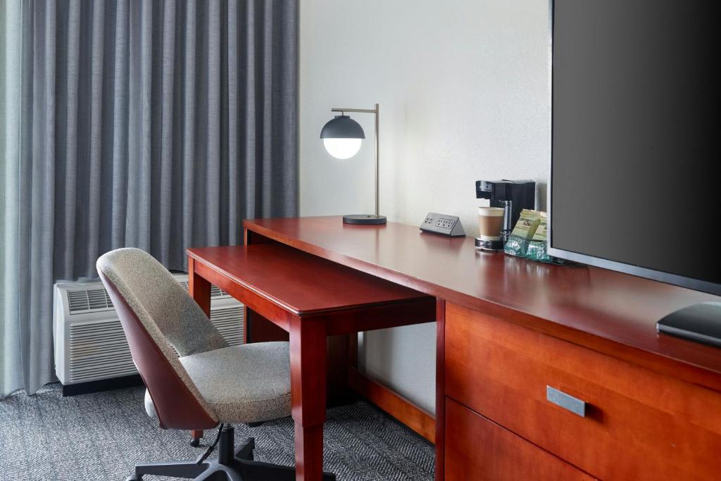 Courtyard by Marriott Fort Lauderdale City of Plantation - Chambre 1 Très Grand Lit Avec Canapé-lit