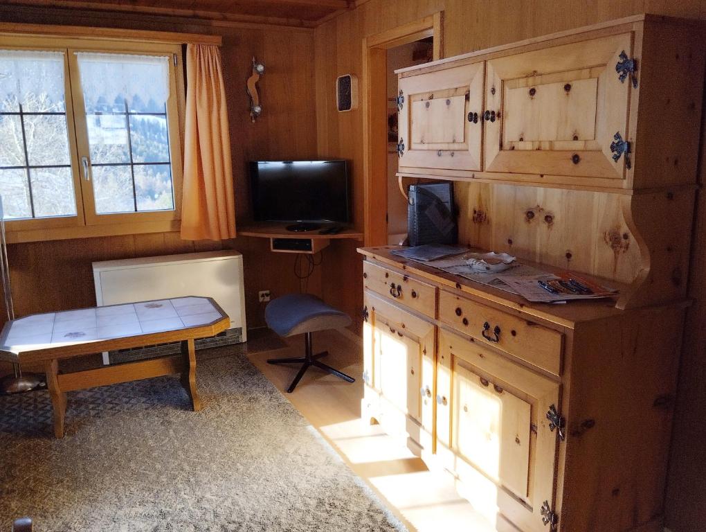 TV a/nebo společenská místnost v ubytování Chalet Gärlich