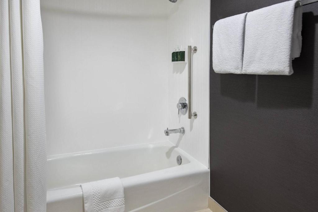 Vannituba majutusasutuses Courtyard by Marriott Poughkeepsie