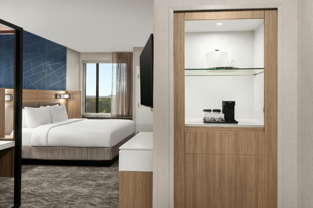 Postel nebo postele na pokoji v ubytování SpringHill Suites by Marriott Kanab
