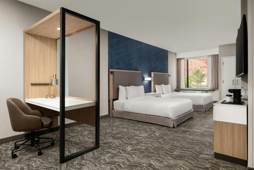Postel nebo postele na pokoji v ubytování SpringHill Suites by Marriott Kanab