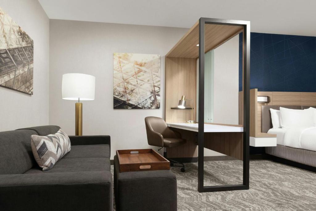 Postel nebo postele na pokoji v ubytování SpringHill Suites by Marriott Kanab