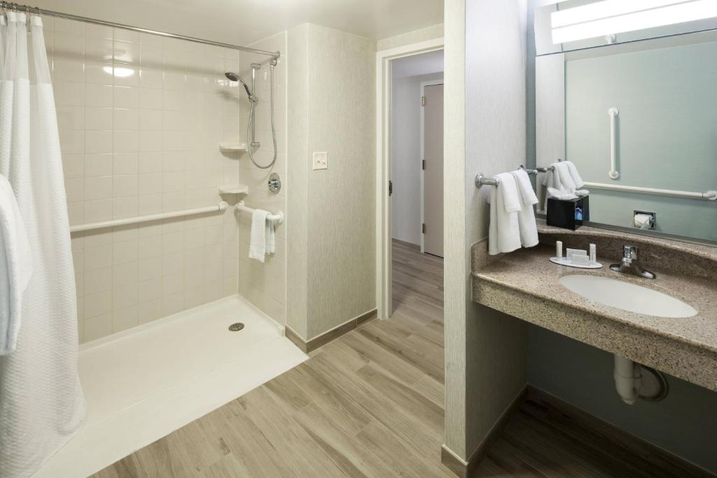 Courtyard by Marriott Virginia Beach Oceanfront North 37th Street photo