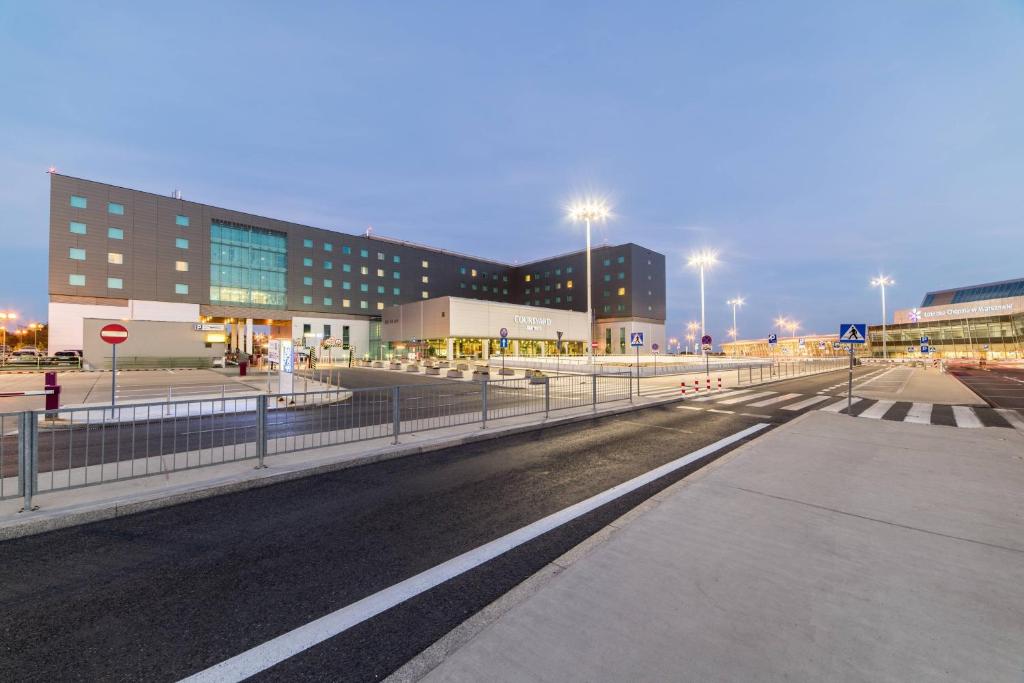 an empty street in a city at night at Courtyard by Marriott Warsaw Airport in Warsaw
